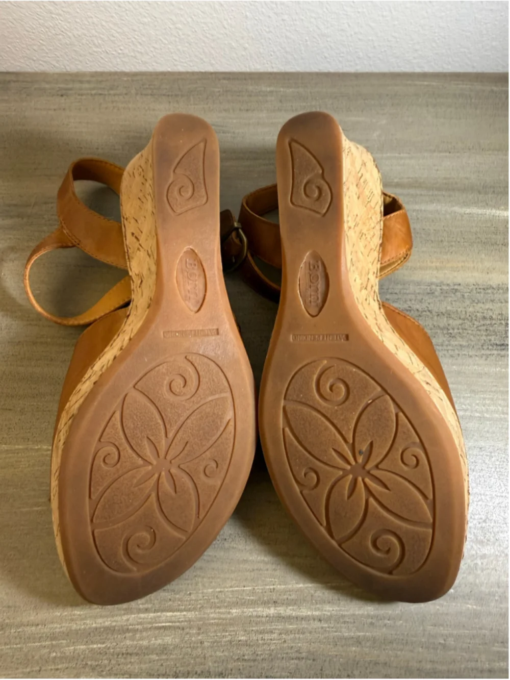 EUC Børn Agnio Tan Wedge sandals tan leather straps cork-covered wedge heel 9